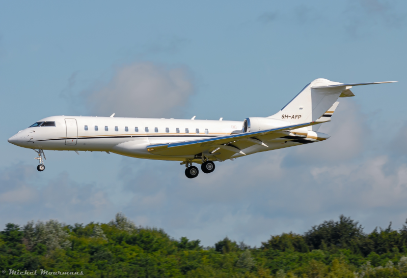 9H-AFP -- Bombardier Global Express XRS -- Comlux Aviation Malta
