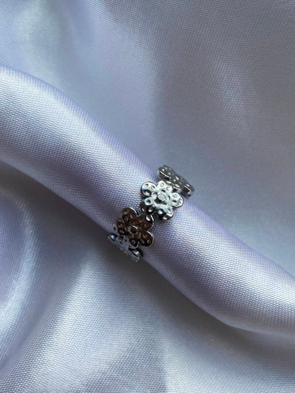Silver flower ring