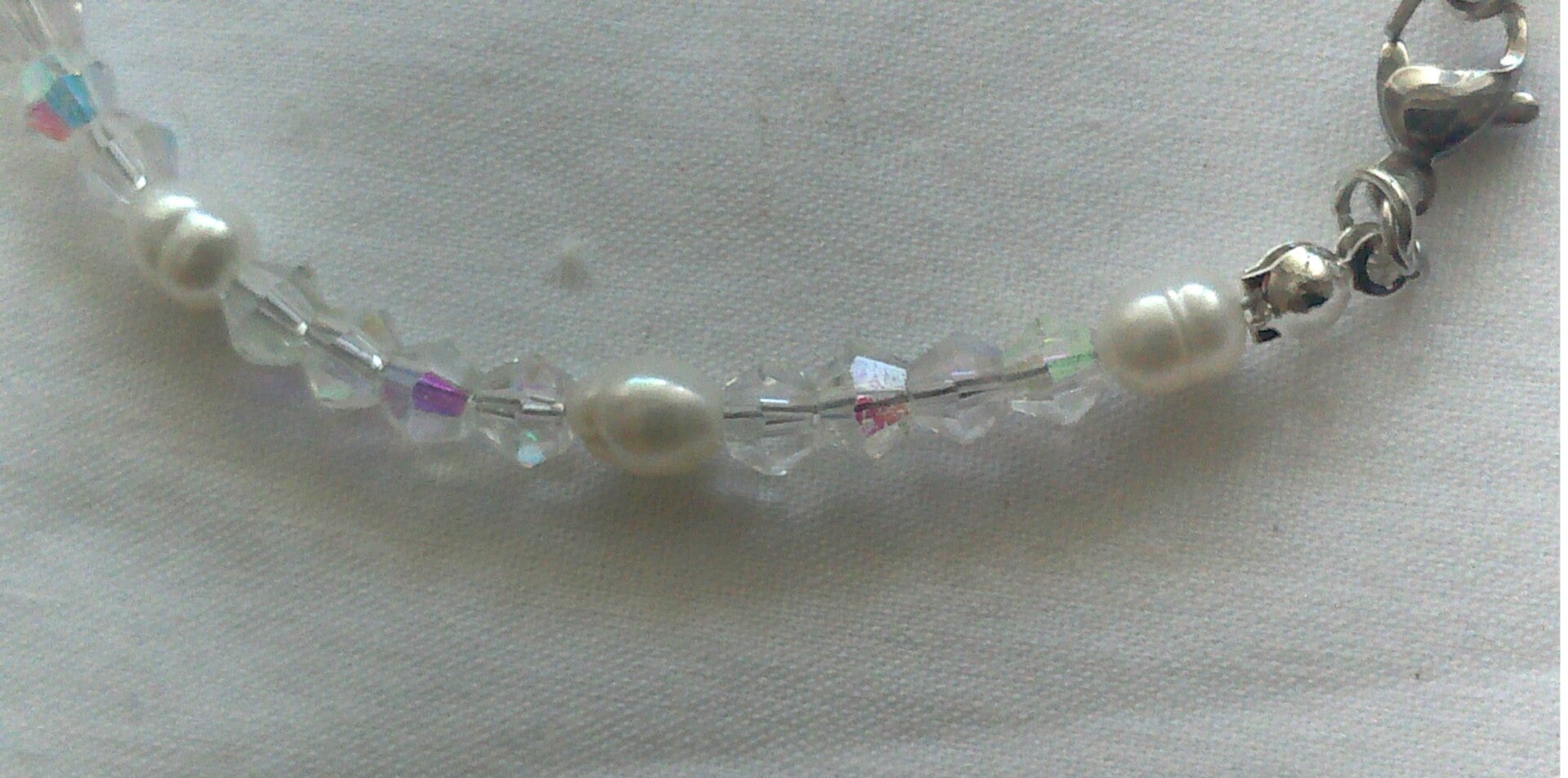 Pulsera realizada en cristal y perlas de agua dulce
