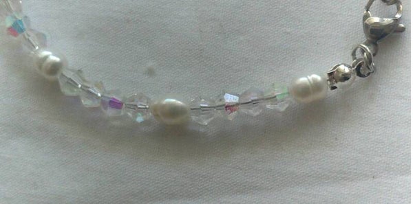 Pulsera realizada en cristal y perlas de agua dulce