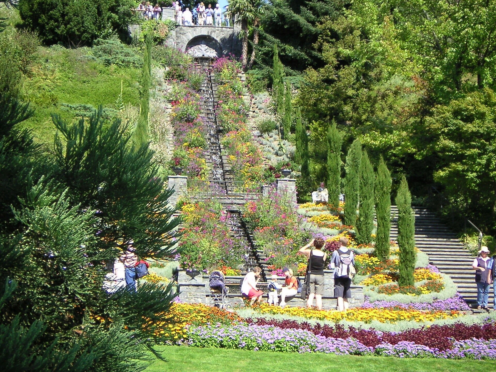 8 Vordergrund mit Treppe in Mainau mit Büschen