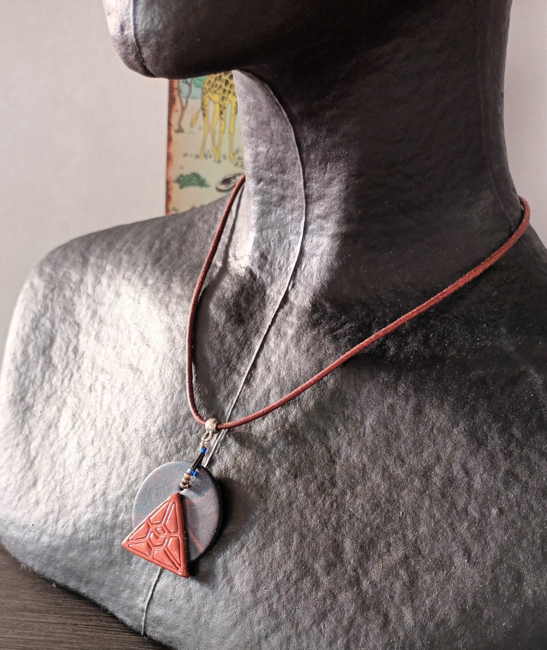 Collier cuir rond 2mn avec pendentif Cosmos bleu nuit