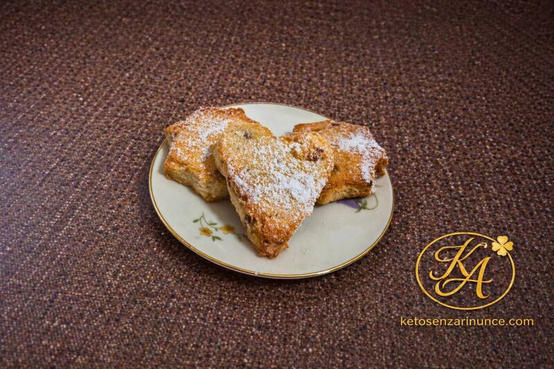 biscotti al cocco con albumi e frutta secca chetogenici, morbidi e rustici