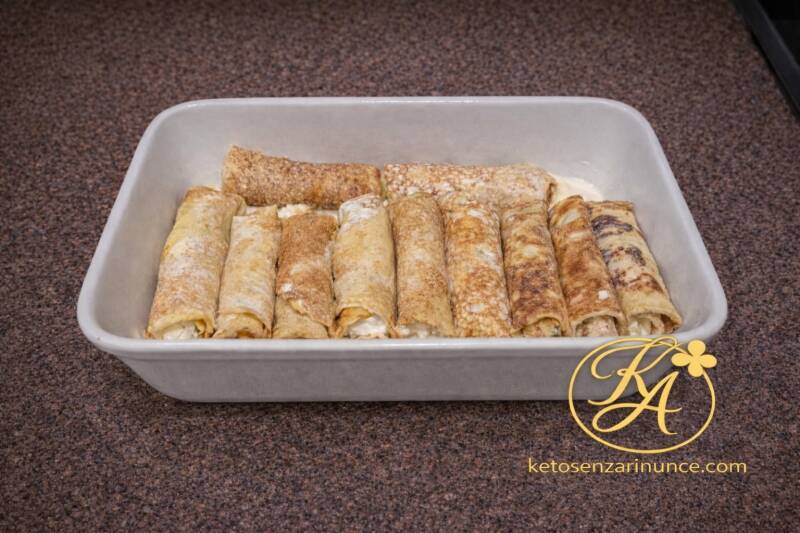 crepes dolci al forno con ricotta e ma, e cremose chetogeniche