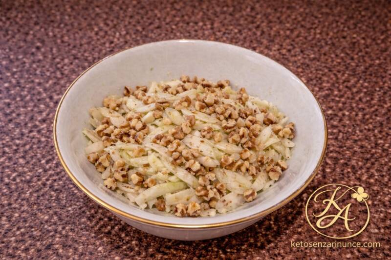 insalata di finocchi con noci  chetogenica, fresca e croccante