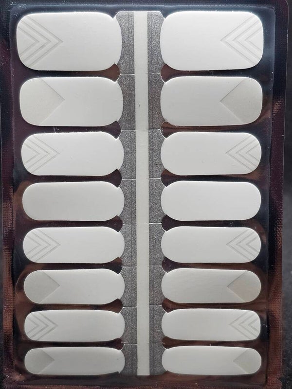 Arrowhead Accent French Tip