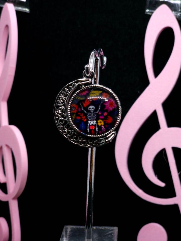 Hanging around 💀 Pendant