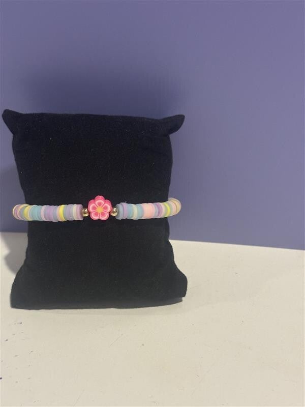 armbandje - pastel kleuren met roze bloem