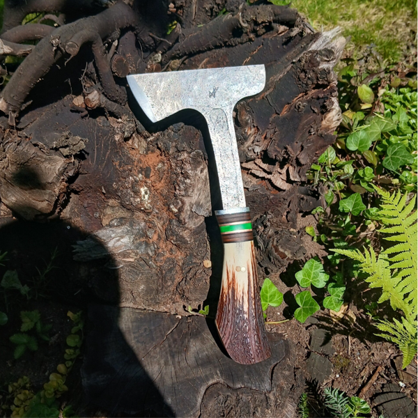 Ręcznie wykuty toporek/ siekiera typu Scagel. Wykuty tomahawk z porożem.