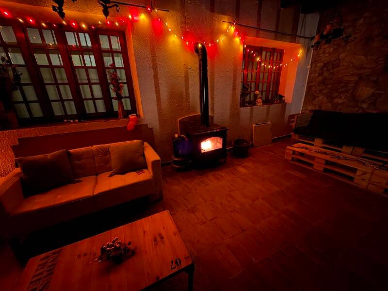 El caliu del foc de ximeneia, asseguts tranquilament i parlant de les vostres coses. No hi ha res com la intimitat de la llar