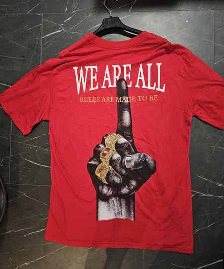 We are all heren shirt rood