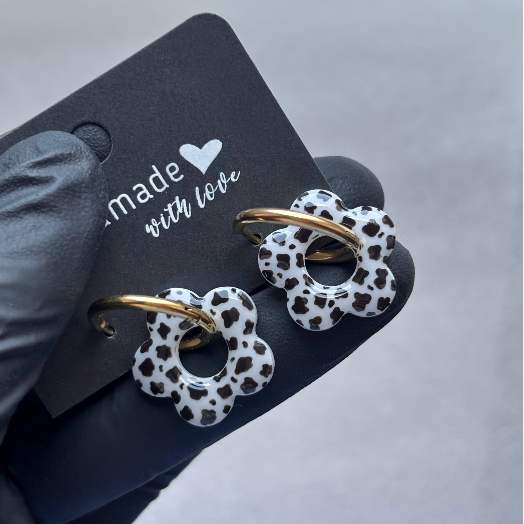 Créoles fleurs interchangeables motif vache (noir)