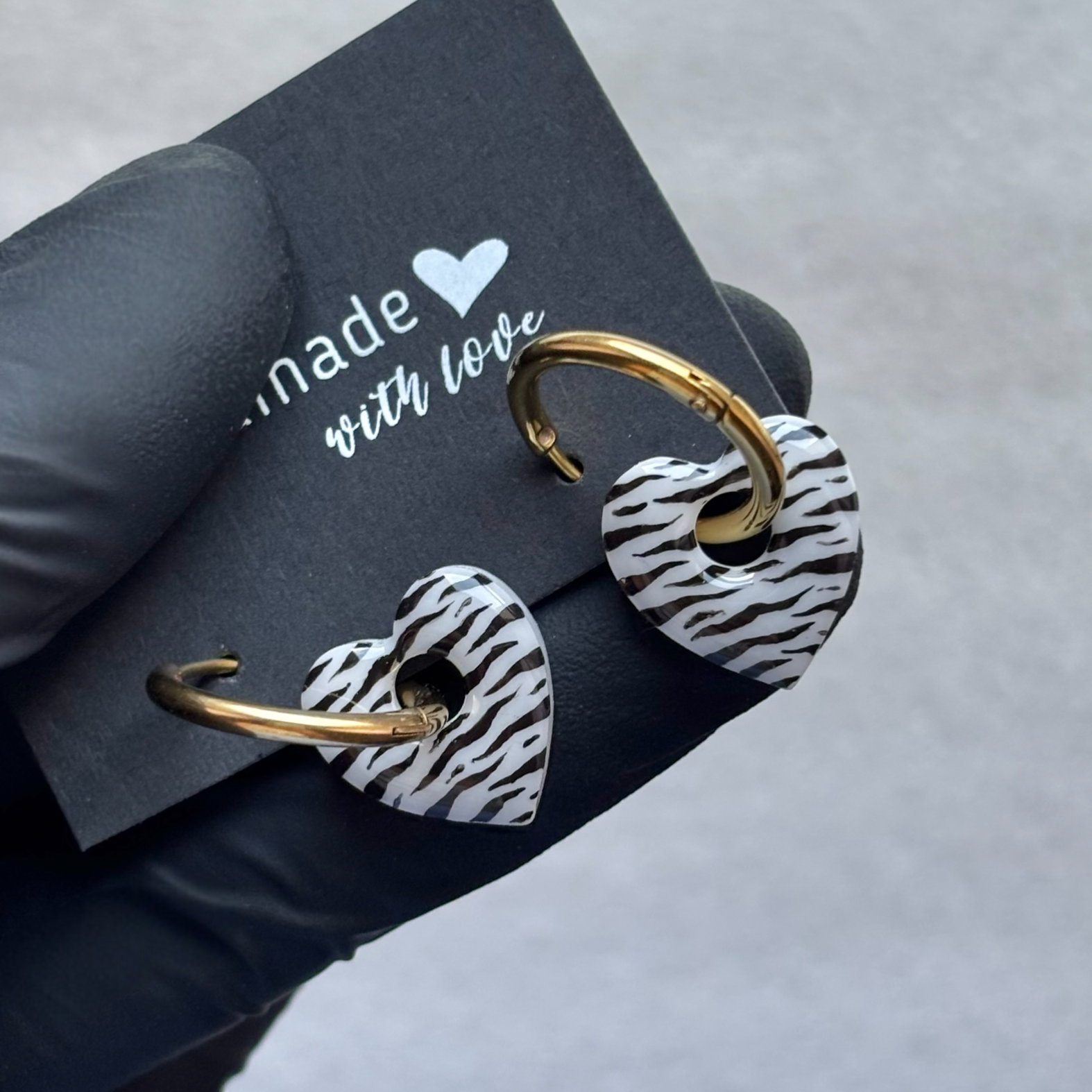 Créoles mini coeurs motif zèbre