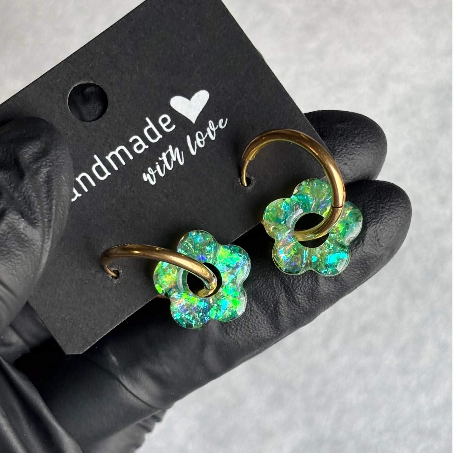 Créoles mini fleurs interchangeables feuilles holographiques