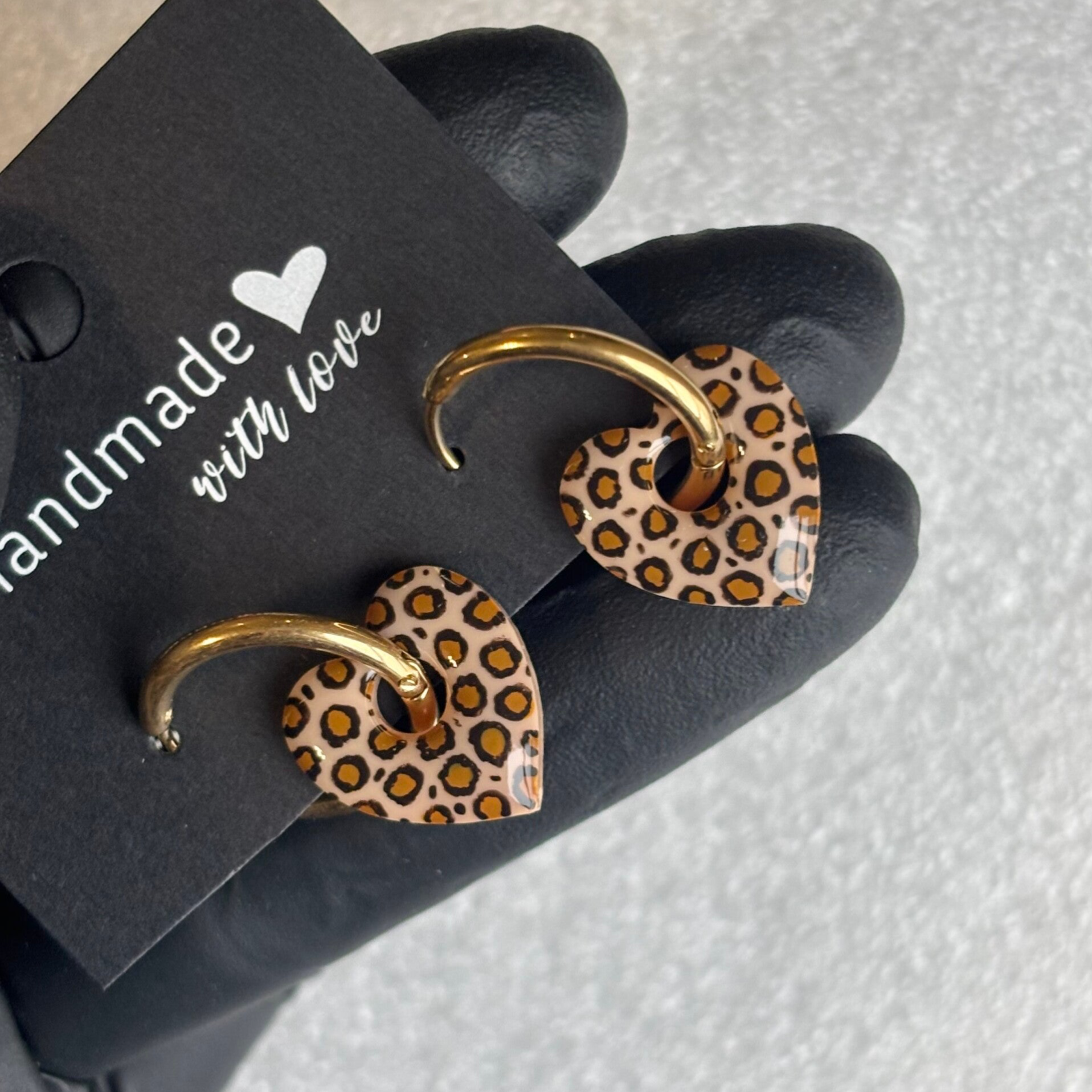 Créoles mini coeurs motif léopard