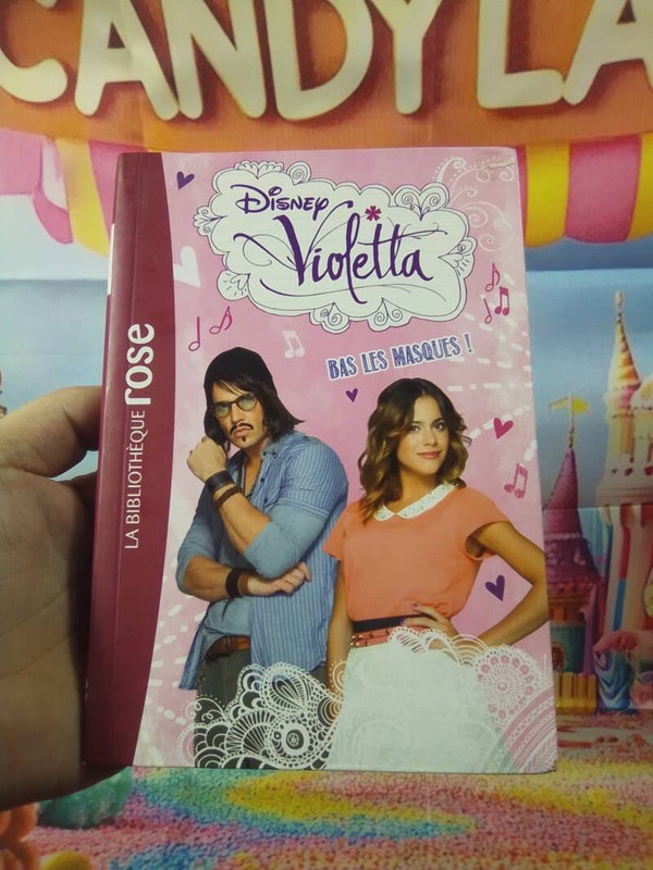 Violetta Bas les masques !