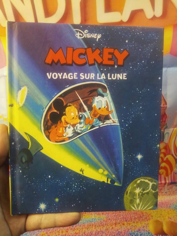 Mickey voyage sur la lune