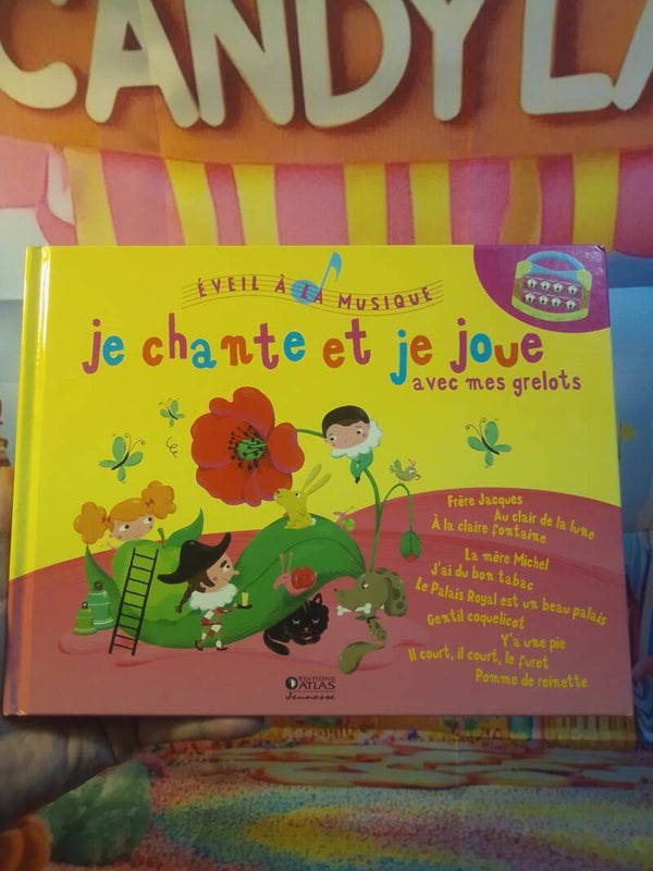 Je chante et je joue avec mes grelots