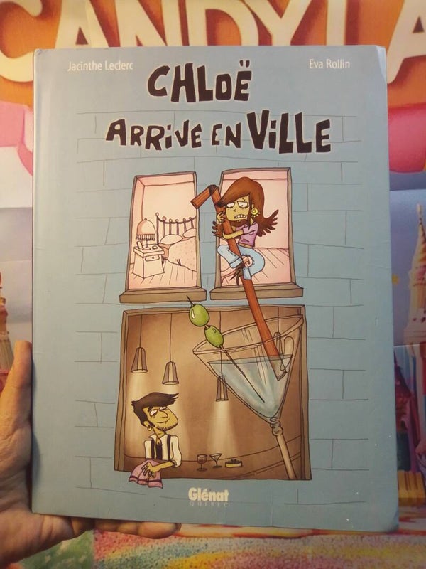 Chloë arrive en ville
