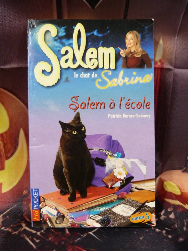 Salem le chat de Sabrina "Salem à l'école"