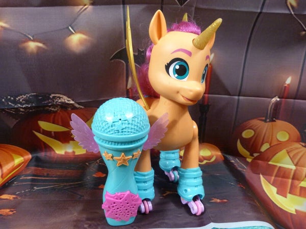 My little pony "Sunny chante et fait du roller"