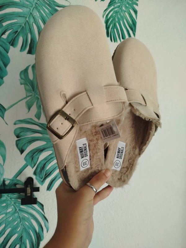 Zuecos beiges