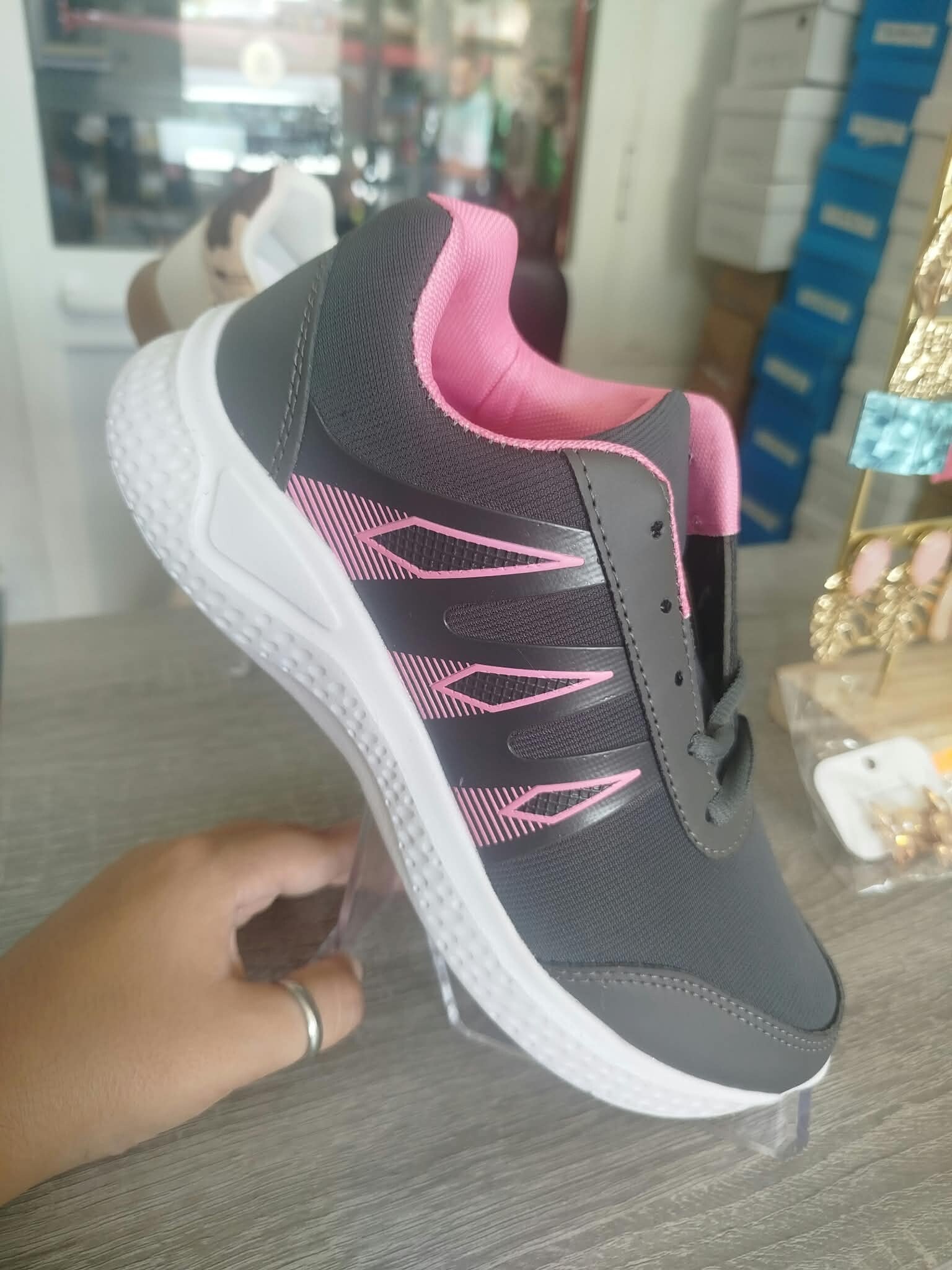 Deportes grises y rosas