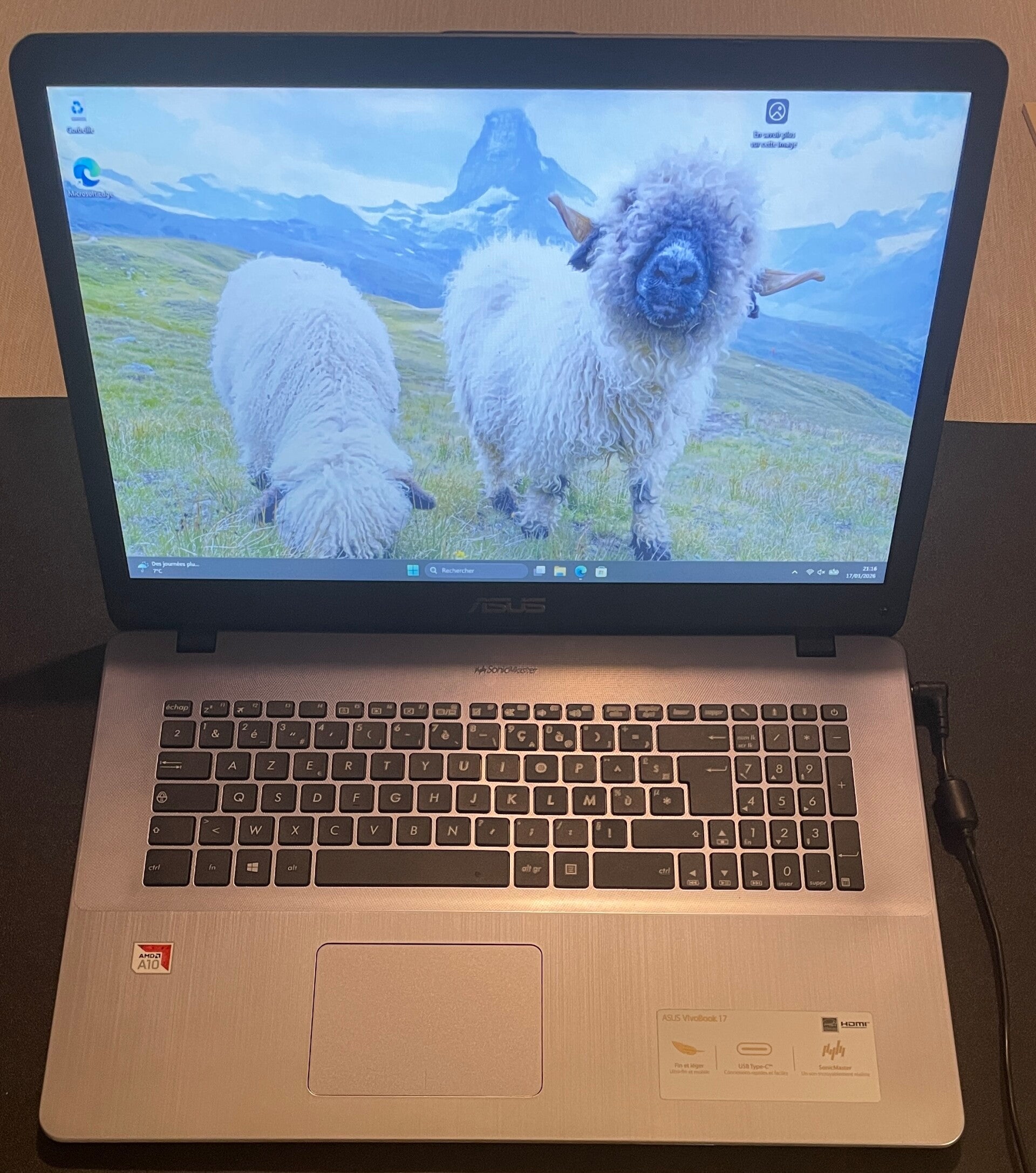 Asus R702QA 17” – PC portable reconditionné idéal multimédia (grade B)