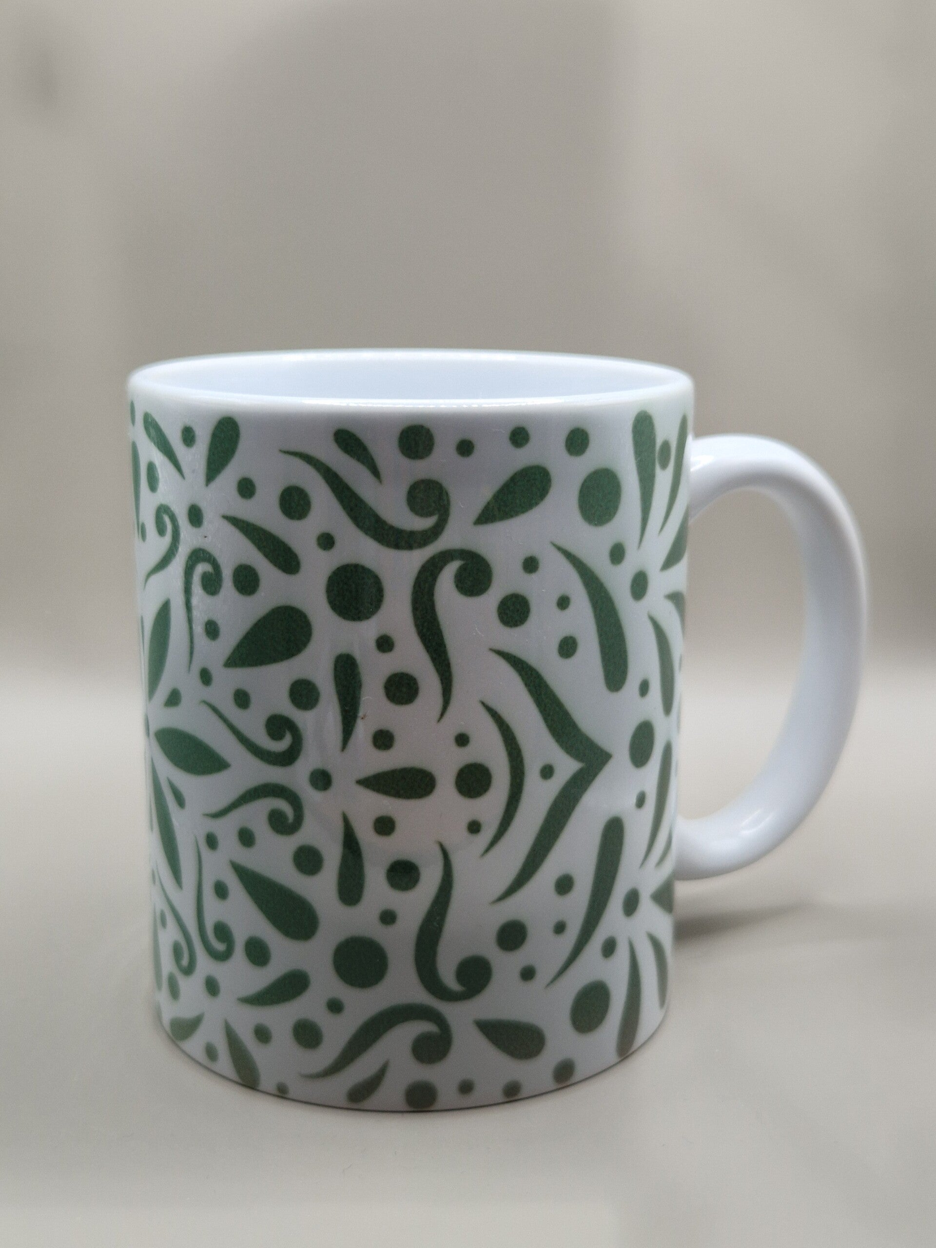 Mok met groene bedrukking
