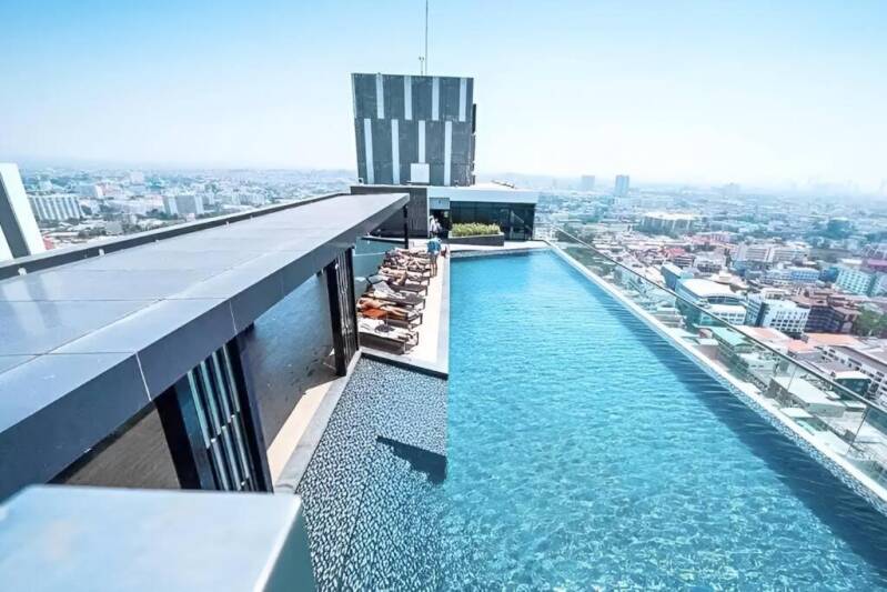 Rooftop pool Pattaya
