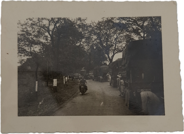 Original WW2 Photo - Wehrmacht Luftwaffe Truck Convoy & Motorcycle (WL License Plate)
