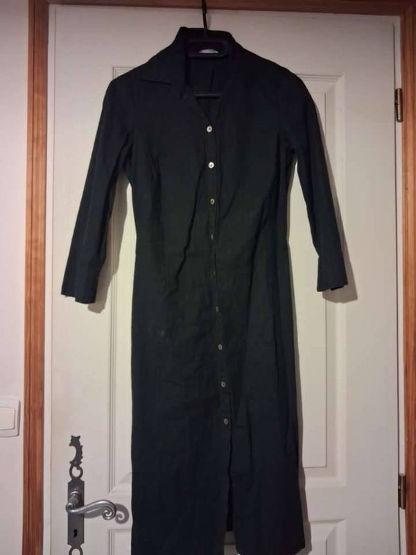 Robe noir a bouton