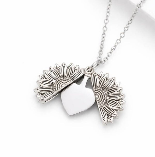 Collar secreto en flor