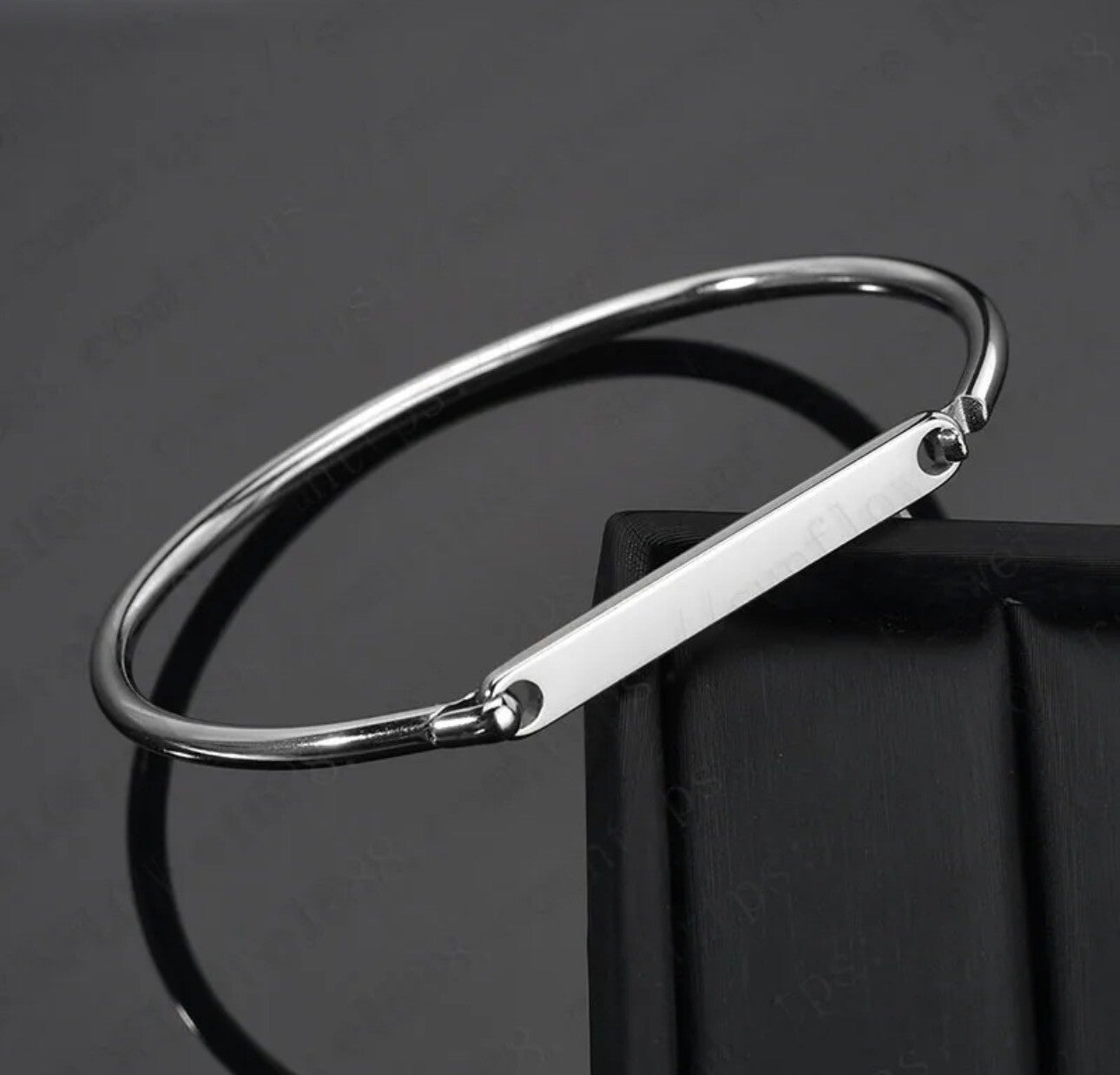 Pulsera rígida mirada