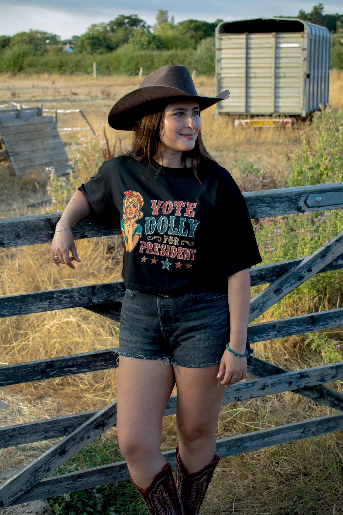 Vote Dolly - Slouch Fit Cropper T