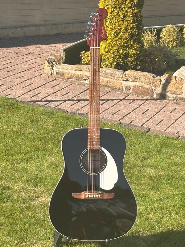 California Standard Redondo™, Spruce Top, Ivory Pickguard, Black