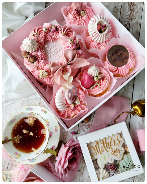 Option 1: 'Pop the Kettle on' Luxury Treat Box