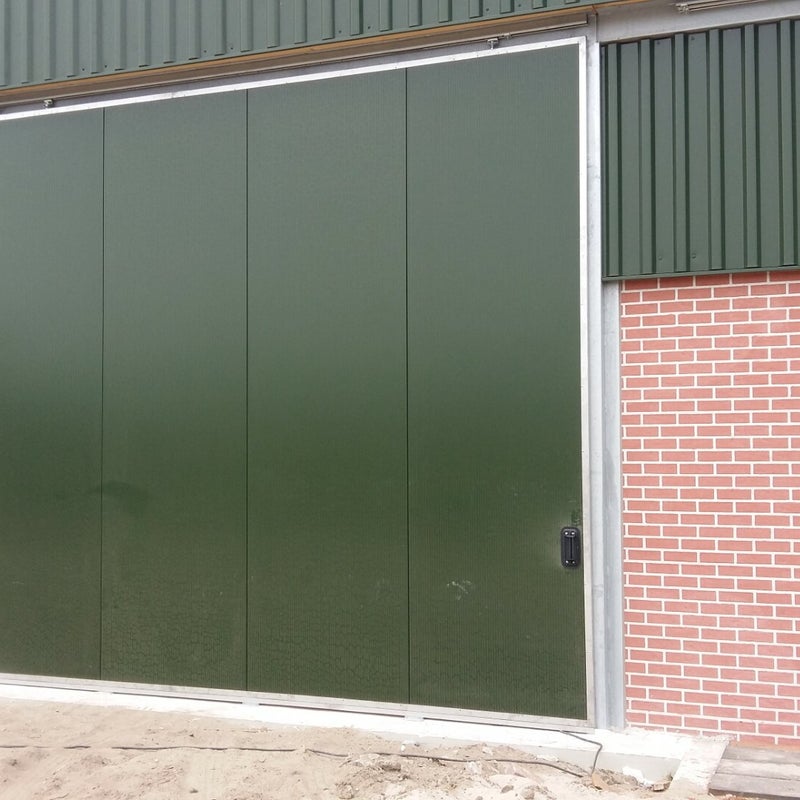 groene-schuifdeur-handbediend-agrarische-sector-rvs-omlijsting4-1.jpg