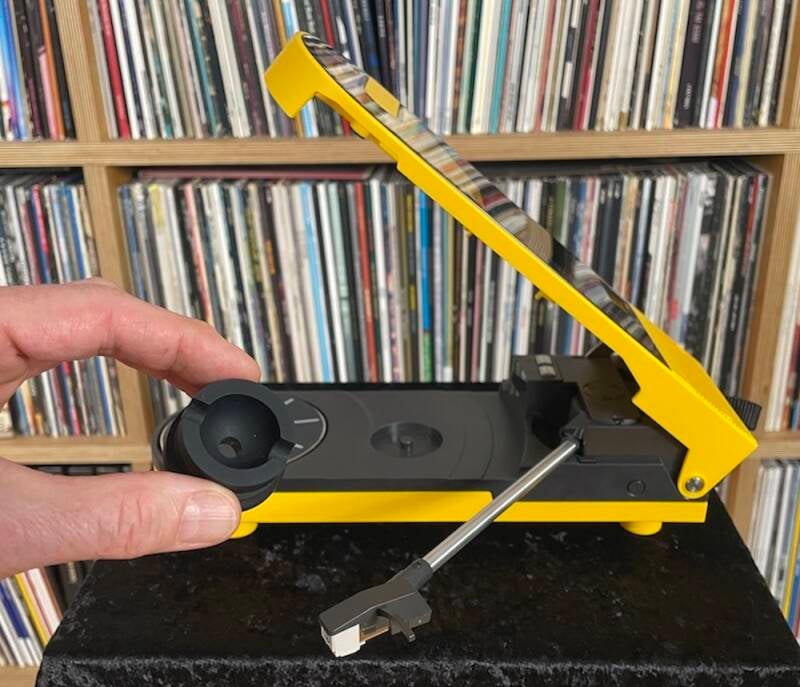Der Adapter des Plattenspieler Audio Technica Sound Burger AT-SB727