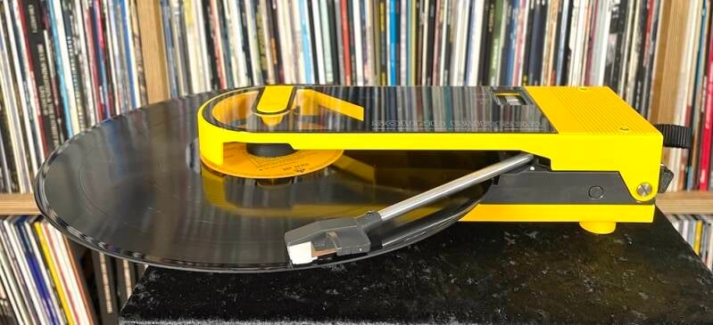 Plattenspieler Audio Technica Sound Burger AT-SB727 mit Schallplatte