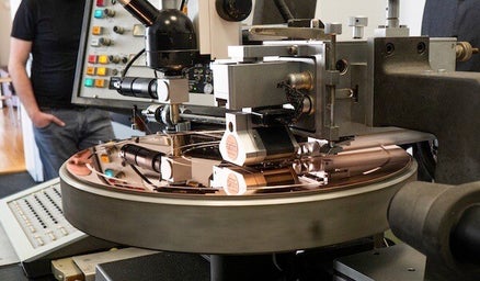 Schneidemaschine bei optimal media