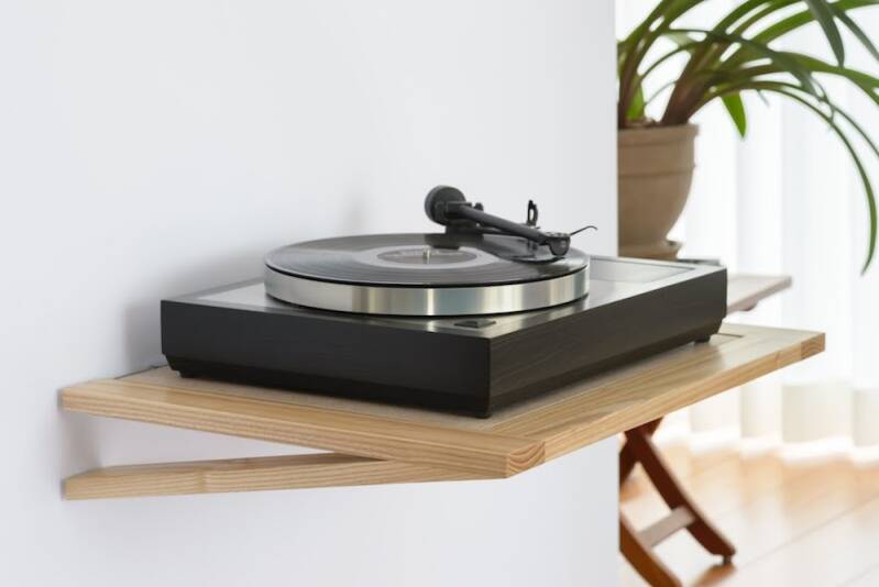 Wandhalter "BFF" mit Plattenspieler