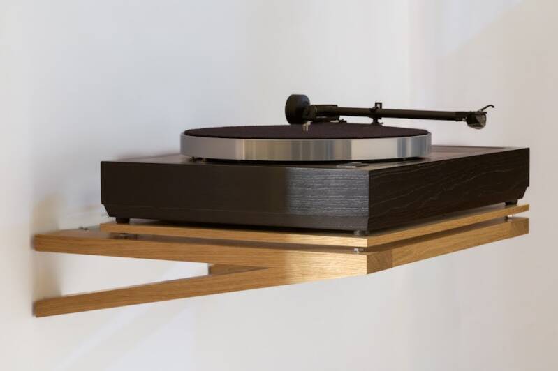 Wandhalter "Bracket" mit Linn Plattenspieler