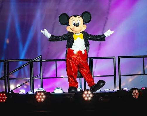 Disney x F1: Mickey performing at the Las Vegas GP