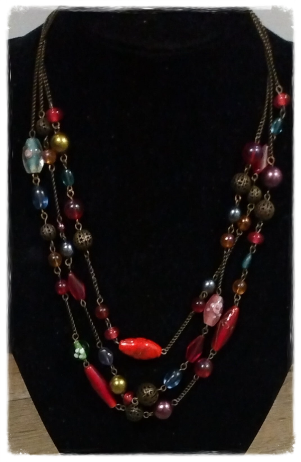 MzSucc3zz VGT Avon three-strand necklace