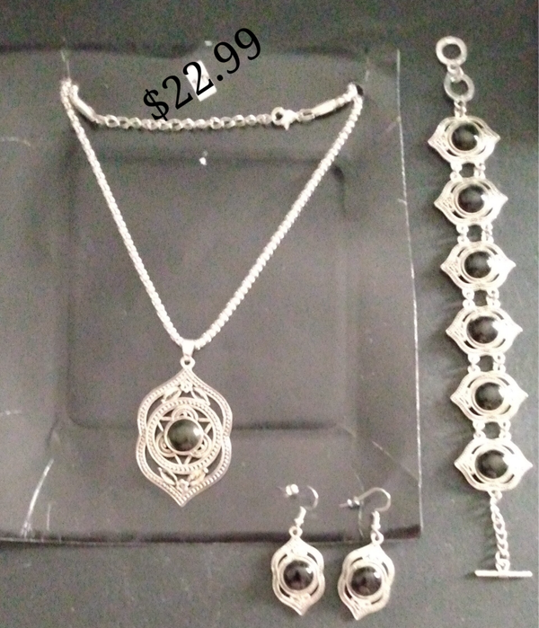 MzSucc3zz Ladies Bohemian Black Gemstone Pendant Earrings & Bracelet Necklace Set