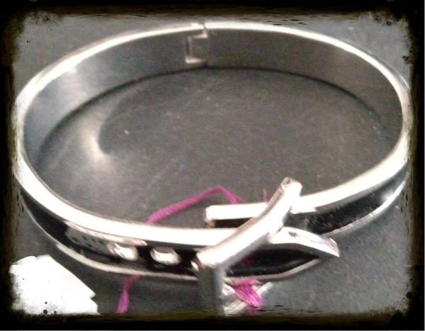 MzSucc3zz Enamel Pyramid Stud Bangles Cuff Bracelet