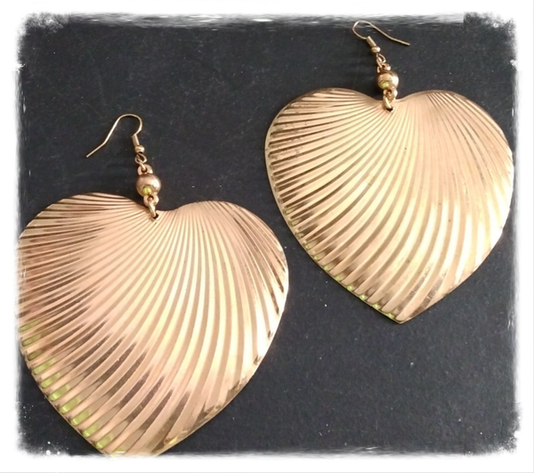 MzSucc3zz  Chunky Ridged Gold Heart Statement Drop Earrings