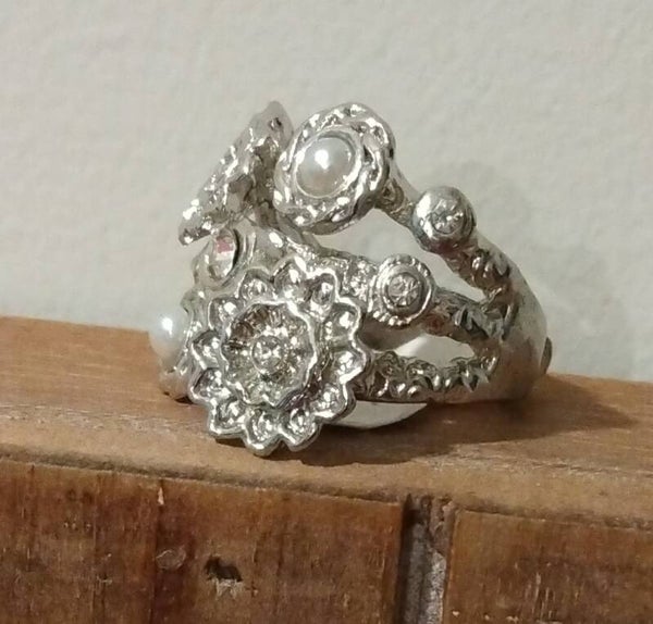 MzSucc3zz Female Faux Pearl Silver Flower Deco Statement Charm Ring