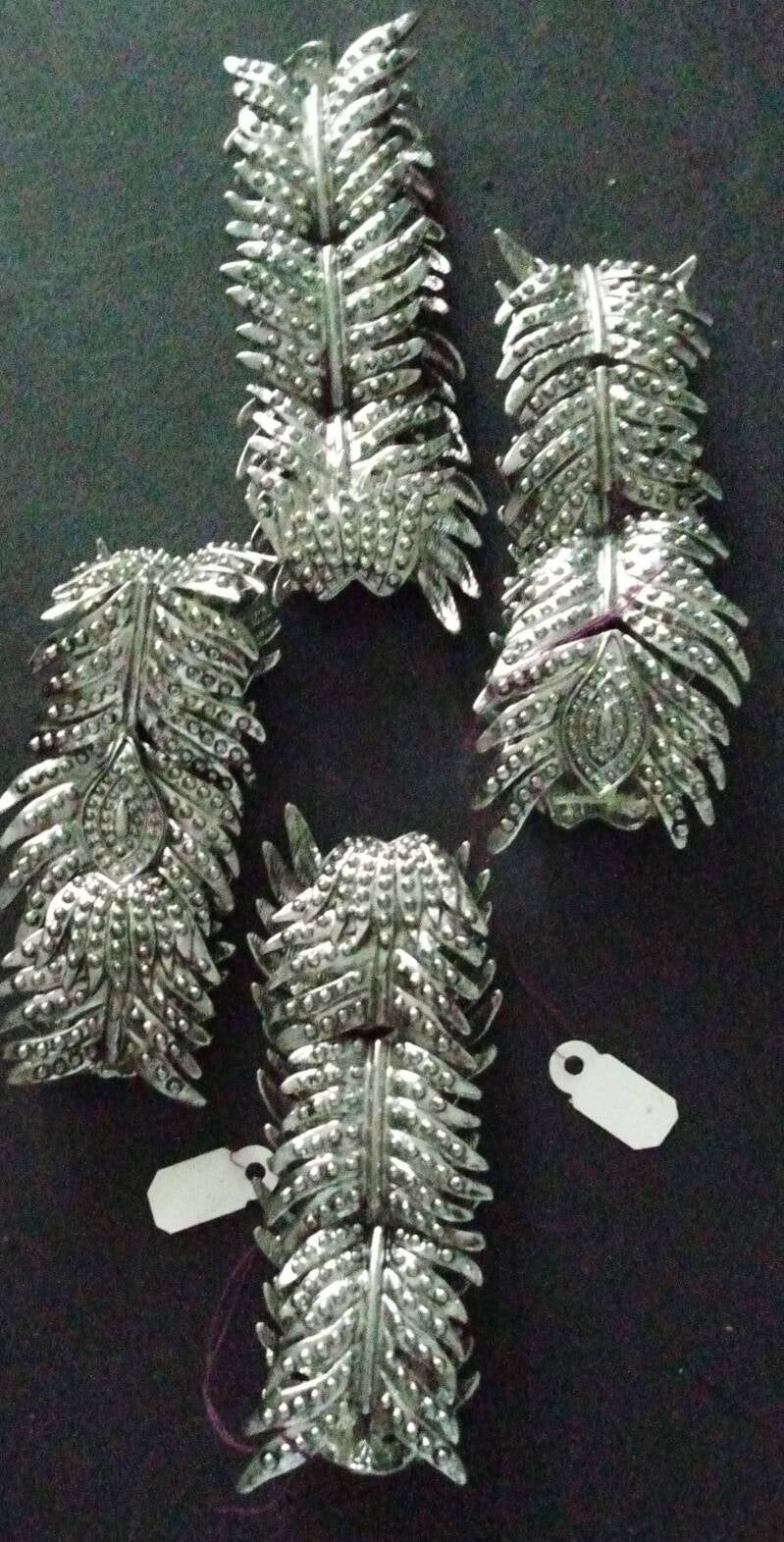 Chunky Oversized Feathers Deco Textured Bracelets